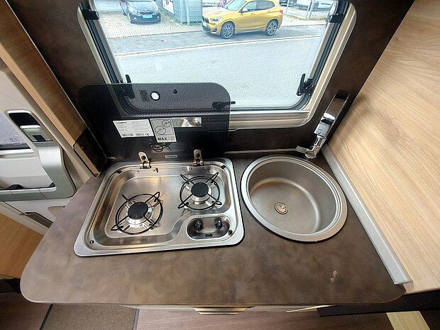 Knaus Van Ti Plus 650 MEG Platinum Selection Automatik Kochfeld Knaus Van Ti Plus 650 MEG Platinum Selection Automatik Küche