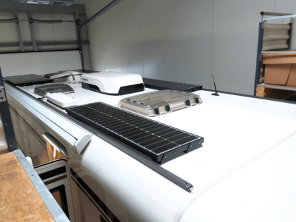 Solaranlage nachrüsten in Wohnmobil Werkstatt Solaranlage nachrüsten in Wohnmobil Werkstatt