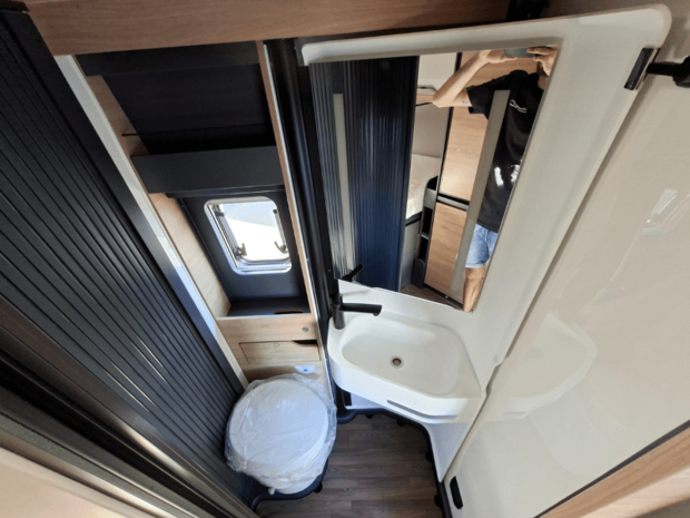 Neues XL-Schwenkbad im Knaus BoxLife 600 MQ Platinum Selection