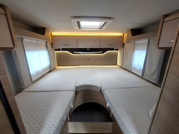 Knaus Van Ti Plus 650 MEG Platinum Selection Automatik Bett hinten Knaus Van Ti Plus 650 MEG Platinum Selection Automatik Bett im Heck