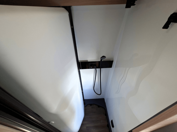 Knaus BoxLife 600 MQ Platinum Selection XL-Schwenkbad mit Dusche und WC