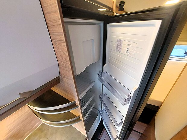 Knaus BoxLife 600 MQ Kühlschrank Knaus BoxLife 600 MQ - Kühlschrank im Camper