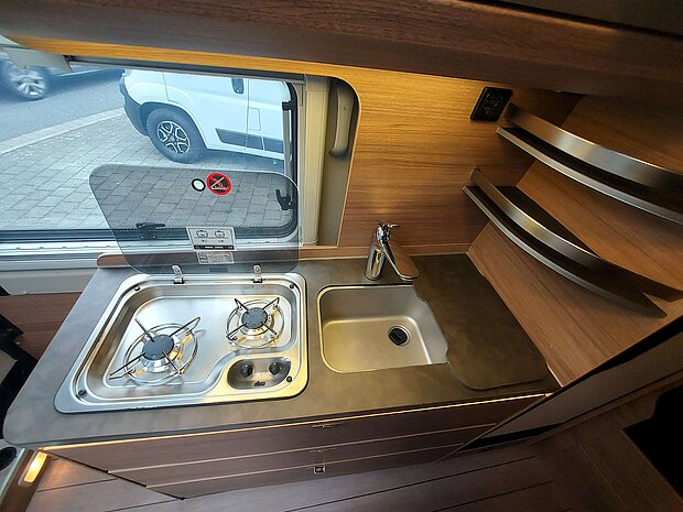 Knaus BoxLife 600 MQ Kochfeld Knaus BoxLife 600 MQ Küche im Wohnmobil