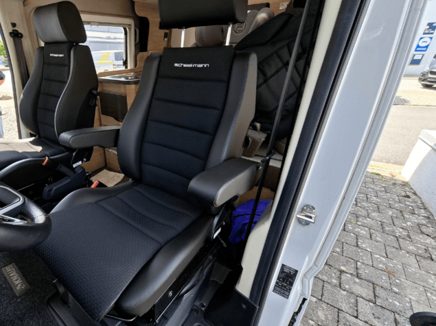 Wohnmobil Werkstatt Einbau von Scheelmann Sitzen Professionell eingebaute Scheelmann Sitze in einem Wohnmobil durch die Wohnmobil Werkstatt