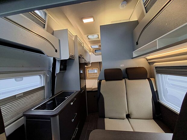 Weinsberg CaraTour 600 MQH Innenraum Weinsberg CaraTour 600 MQH - Wohnraum mit Licht