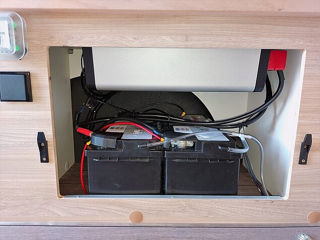 Einbau Wechselrichter im Wohnmobil Montage Wechselrichter Wohnmobil